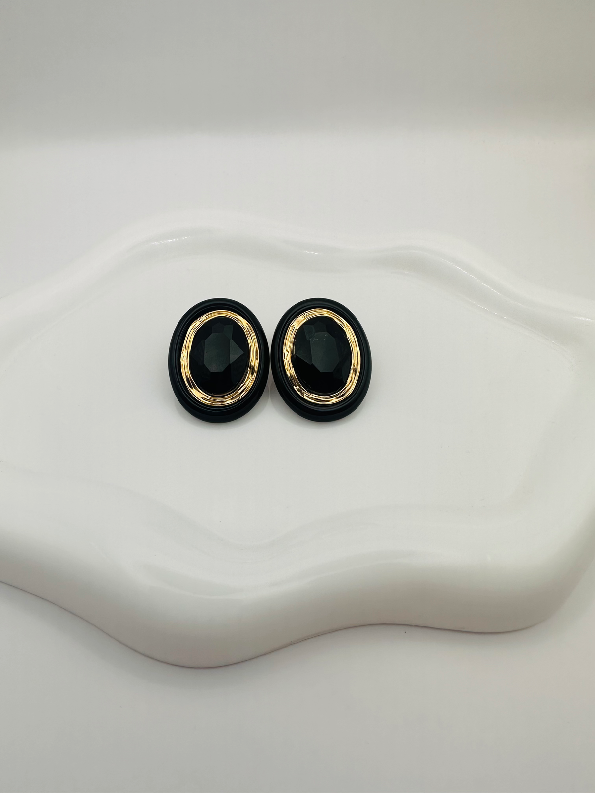Sleek Noir earrings