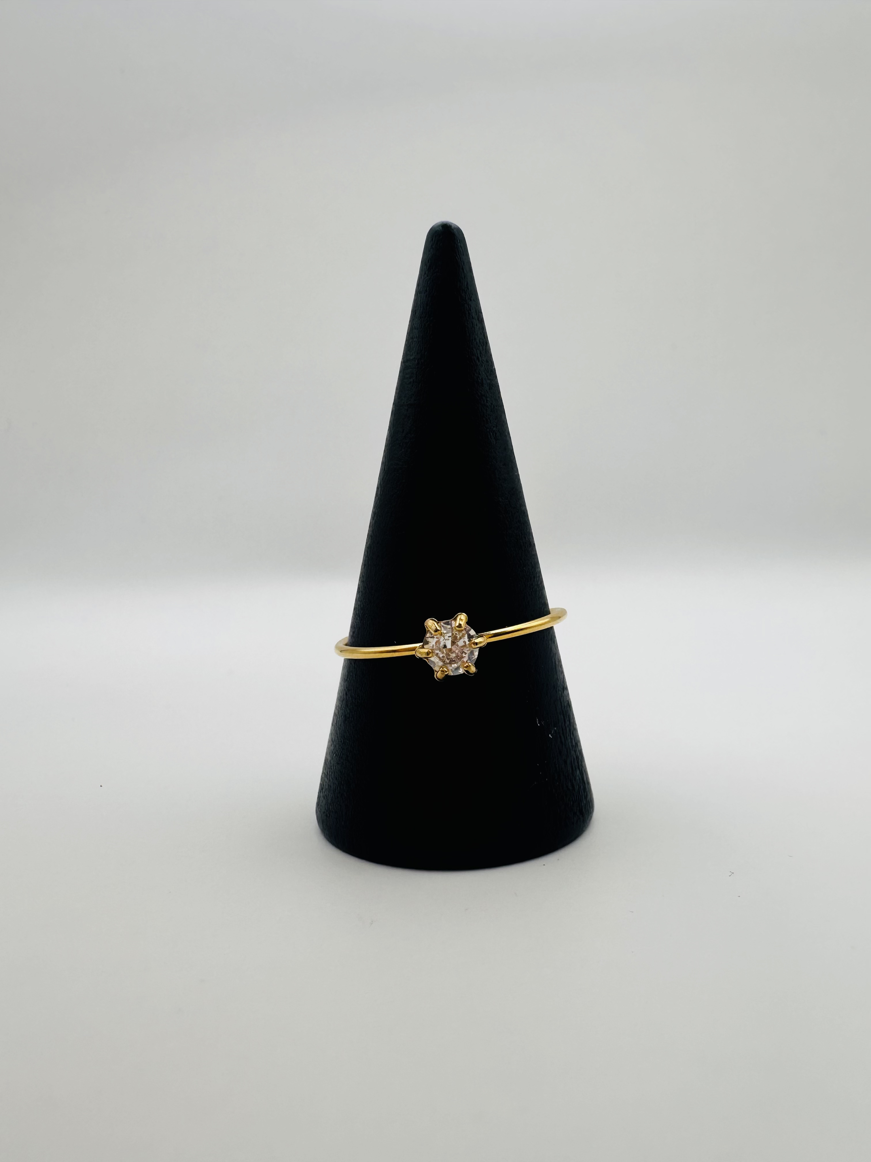 Cleo Solitaire gold ring