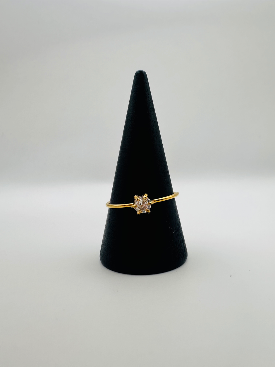 Cleo Solitaire gold ring
