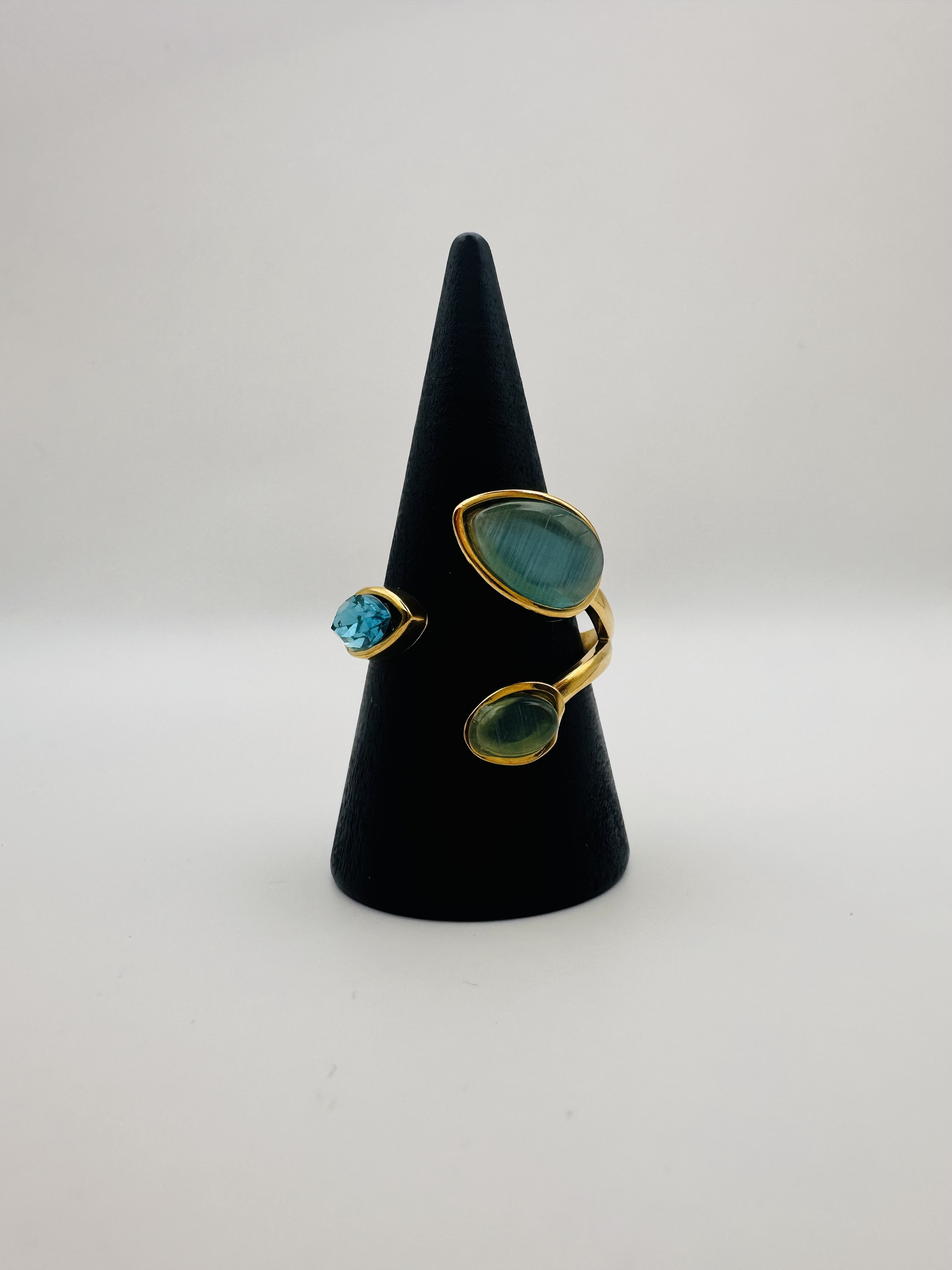 Amphitrite ring